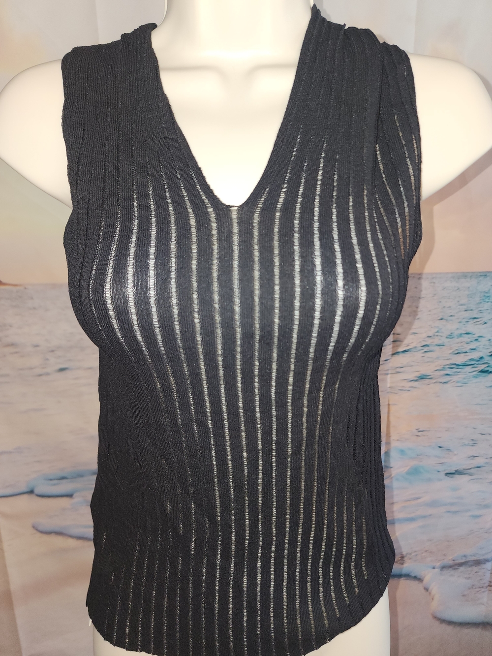 Commense Black Ribbed V-Neck Tank - Picture 2 of 5